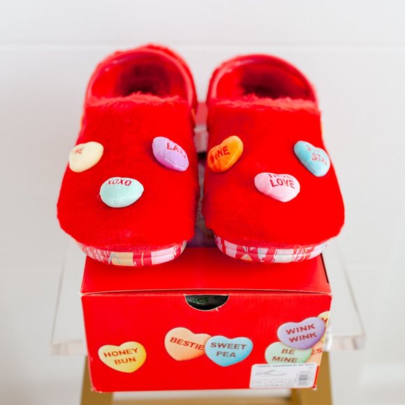 Crocs Classic Sweethearts Fur Sure Red Men 12 Valentine's Candy Collab New - Picture 6 of 11